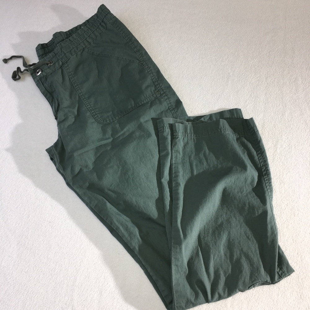 Patagonia green cargo 100% cotton pants size 8